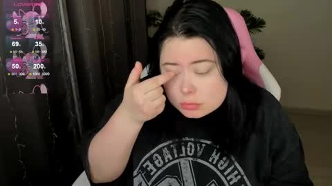 LinaBoo online show from 12-16-25, 05:12