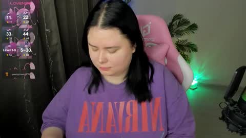 LinaBoo online show from 12-20-25, 05:03