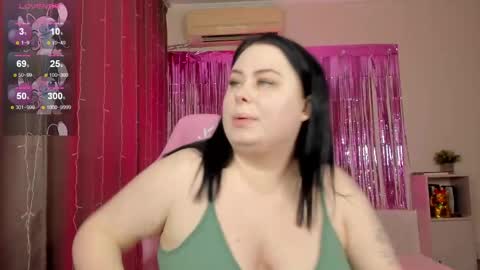 LinaBoo online show from 04-27-26, 09:07