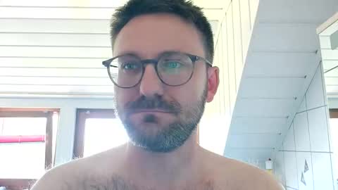 Snapshot of ben00189 chatting on 05-25-26, 01:17 ben00189 online show from 05-25-26, 01:17