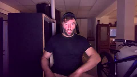 Snapshot of bengi1984 chatting on 10-12-25, 09:58 Robert  1984 online show from 10-12-25, 09:58