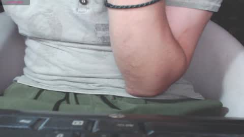 Snapshot of benijamin chatting on 10-12-25, 08:41 benijamin online show from 10-12-25, 08:41