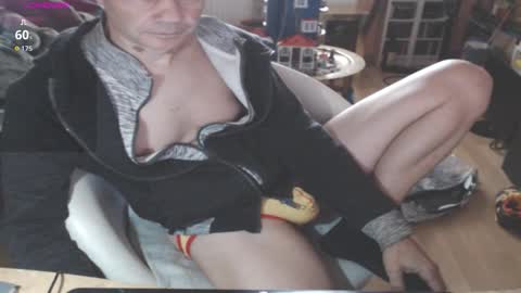 Snapshot of benijamin chatting on 10-13-25, 08:47 benijamin online show from 10-13-25, 08:47