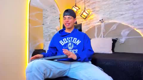 Snapshot of benjamin_more chatting on 10-23-25, 10:14 BENJAMIN online show from 10-23-25, 10:14