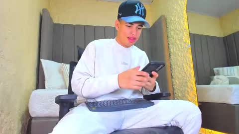 Snapshot of benjamin_more chatting on 11-16-25, 05:51 BENJAMIN online show from 11-16-25, 05:51