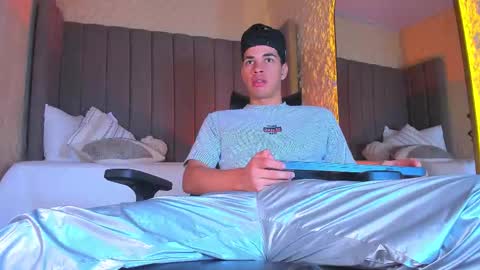 Snapshot of benjamin_more chatting on 11-27-25, 12:29 BENJAMIN online show from 11-27-25, 12:29