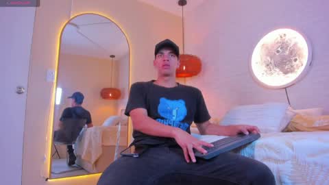 BENJAMIN online show from 06-06-26, 02:49