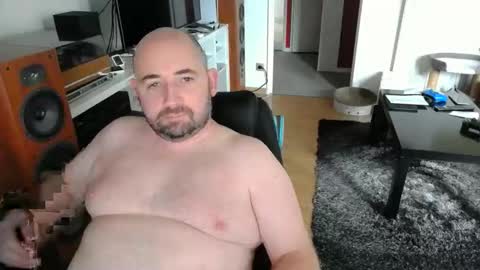 Snapshot of bennn54 chatting on 10-04-25, 10:24 Ben online show from 10-04-25, 10:24