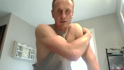 Snapshot of bennyc04041987 chatting on 04-30-26, 03:29 BennyC online show from 04-30-26, 03:29