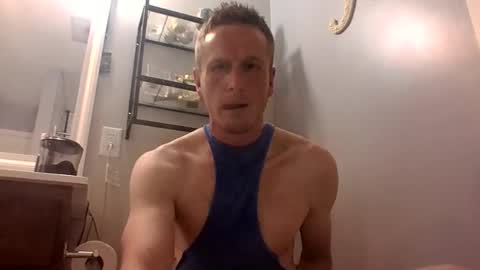 Snapshot of bennyc04041987 chatting on 05-11-26, 09:01 BennyC online show from 05-11-26, 09:01