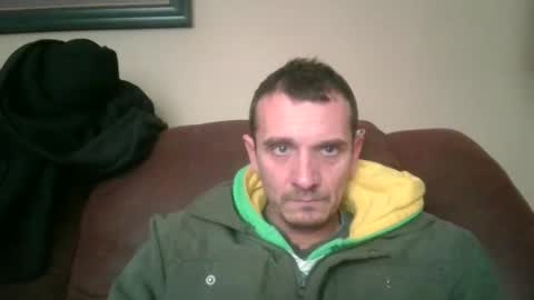 Snapshot of bennymn chatting on 11-26-25, 07:37 benny and innocentvixon online show from 11-26-25, 07:37