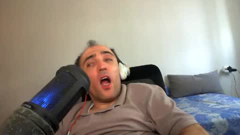 Snapshot of bentish chatting on 05-09-26, 02:11 bentish online show from 05-09-26, 02:11