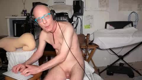 Snapshot of bentkokus chatting on 05-17-26, 03:59 Bent online show from 05-17-26, 03:59
