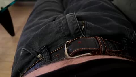 Snapshot of benz10001 chatting on 01-19-25, 12:28 benz10001 online show from 01-19-25, 12:28