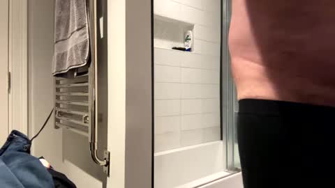 Snapshot of benz10001 chatting on 10-13-25, 02:55 benz10001 online show from 10-13-25, 02:55