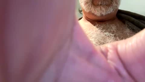 Snapshot of benz10001 chatting on 10-17-25, 06:38 benz10001 online show from 10-17-25, 06:38