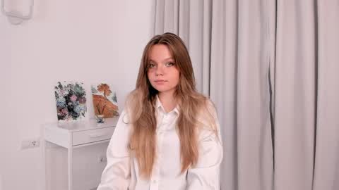 Julie online show from 04-18-26, 06:23