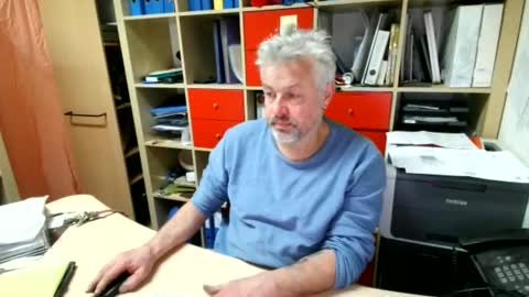 Snapshot of berg_boy chatting on 01-11-25, 12:50 Martin online show from 01-11-25, 12:50