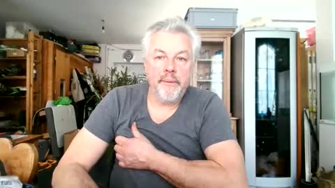 Snapshot of berg_boy chatting on 01-27-25, 11:54 Martin online show from 01-27-25, 11:54