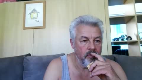 Snapshot of berg_boy chatting on 09-18-25, 10:39 Martin online show from 09-18-25, 10:39