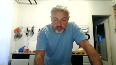 Snapshot of berg_boy chatting on 10-05-25, 05:39 Martin online show from 10-05-25, 05:39