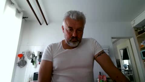 Snapshot of berg_boy chatting on 10-16-25, 10:38 Martin online show from 10-16-25, 10:38