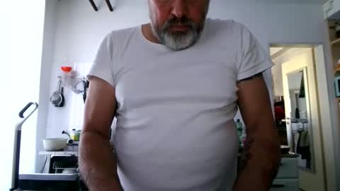 Snapshot of berg_boy chatting on 11-08-25, 09:20 Martin online show from 11-08-25, 09:20