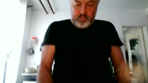 Snapshot of berg_boy chatting on 11-30-25, 09:13 Martin online show from 11-30-25, 09:13