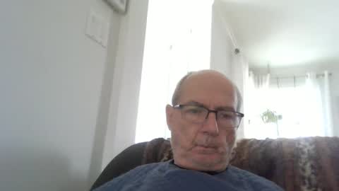 bernard1102 online show from 04-22-26, 01:01