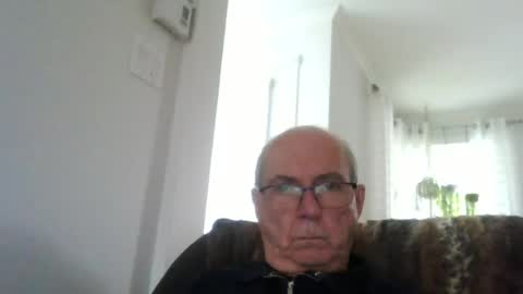 bernard1102 online show from 06-18-26, 07:51