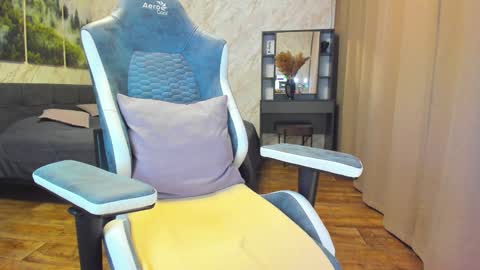 Snapshot of berry_lipsss chatting on 02-08-25, 11:12 Im Lola online show from 02-08-25, 11:12