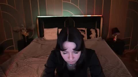 Violette online show from 11-21-25, 03:22