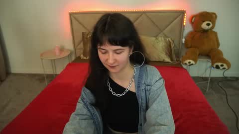 Violette online show from 05-18-26, 08:14