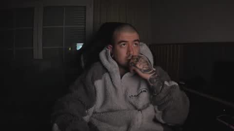 Snapshot of berto3389 chatting on 11-30-25, 01:42 berto3389 online show from 11-30-25, 01:42