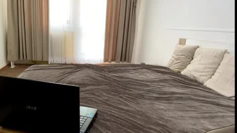 Alex and Victoria online show from 04-14-26, 09:37