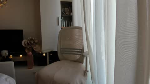 Snapshot of bestgirl_ofthe_neighborhood chatting on 10-24-25, 06:32 Vicky   online show from 10-24-25, 06:32