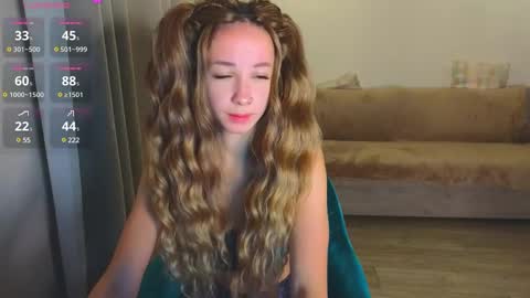 Snapshot of bestie_baby chatting on 02-23-25, 03:13 Emely online show from 02-23-25, 03:13