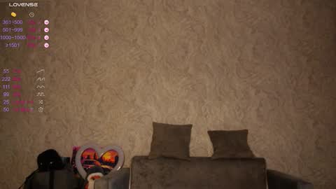 Snapshot of bestie_baby chatting on 09-20-25, 03:29 Emely online show from 09-20-25, 03:29