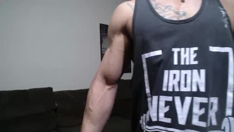 Snapshot of bestmuscle chatting on 04-28-26, 02:27 bestmuscle online show from 04-28-26, 02:27