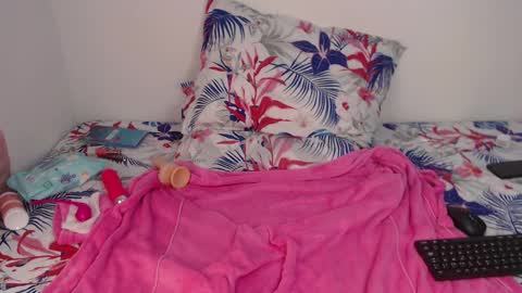 Snapshot of bethany__bigtits4 chatting on 12-23-24, 07:06 Bethany bigtits4s room online show from 12-23-24, 07:06