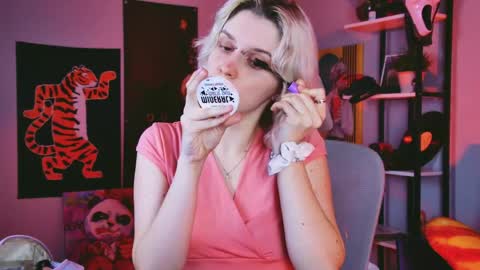Snapshot of bethanycloud chatting on 05-27-26, 05:37 Bethany online show from 05-27-26, 05:37