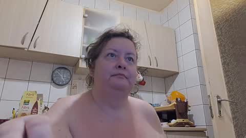 Snapshot of bethnorth chatting on 09-22-25, 01:51 bethnorth online show from 09-22-25, 01:51