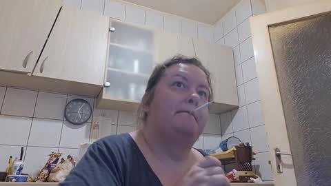 Snapshot of bethnorth chatting on 09-23-25, 02:03 bethnorth online show from 09-23-25, 02:03