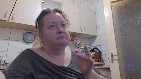 Snapshot of bethnorth chatting on 09-25-25, 02:04 bethnorth online show from 09-25-25, 02:04