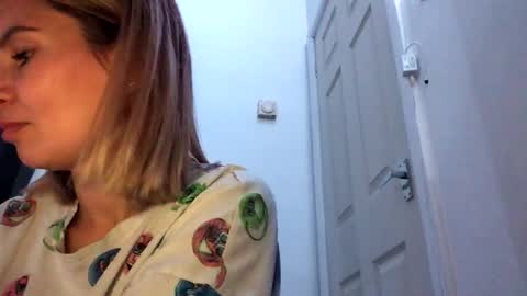 Snapshot of betty199175798 chatting on 10-18-25, 10:10 betty199175798 online show from 10-18-25, 10:10