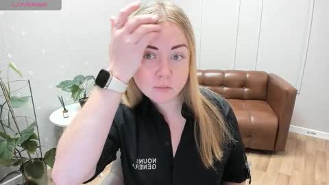 Mila Sweet online show from 11-28-25, 04:59