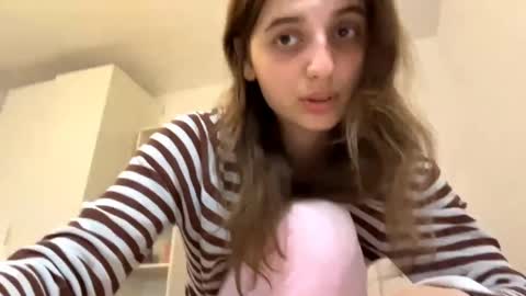 Snapshot of beulahweikert chatting on 05-24-26, 05:51 Lina online show from 05-24-26, 05:51