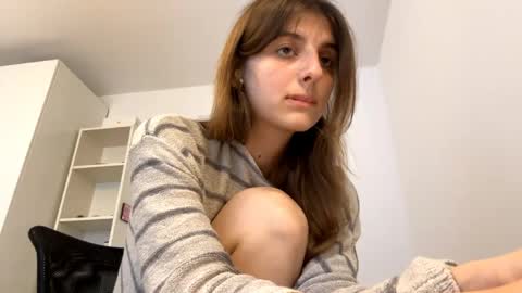 Snapshot of beulahweikert chatting on 05-28-26, 05:21 Lina online show from 05-28-26, 05:21