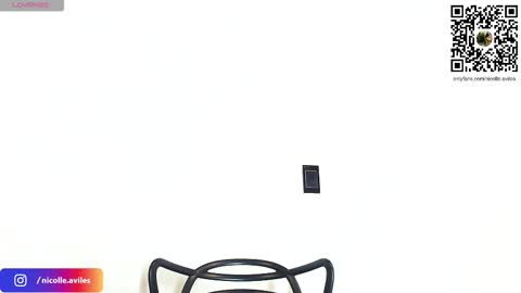 Nicolle Aviles online show from 11-22-25, 05:06