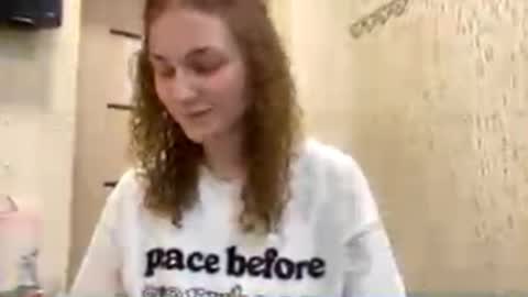 Sophie online show from 04-02-26, 08:34